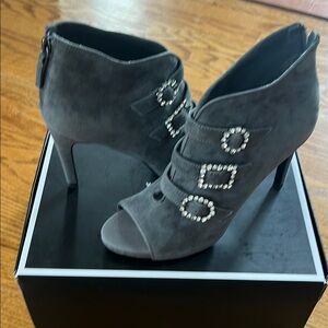 Elegant Gray Women's Heeled Booties/White House Black Market /8.5